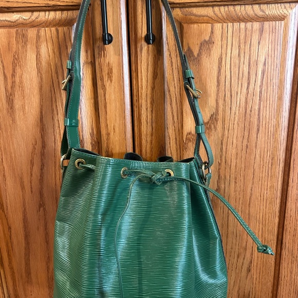 Vintage Louis Vuitton Epi Petit Noe - Picture 2 of 16